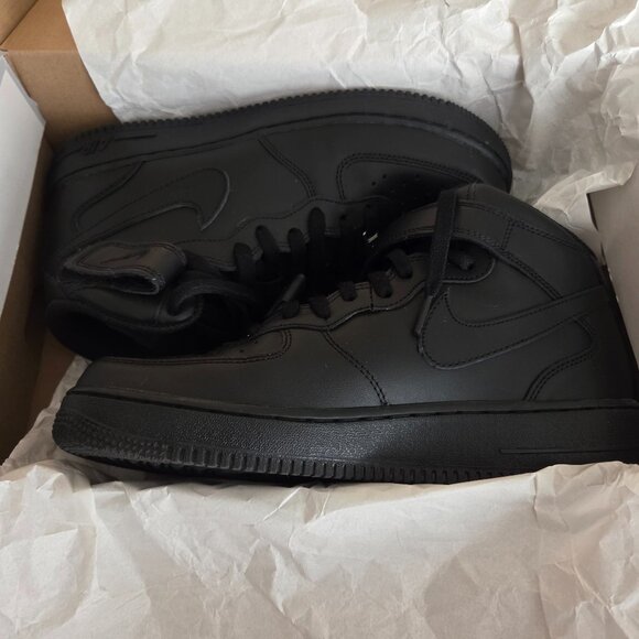 Nike Air Force One - Picture 1 of 1